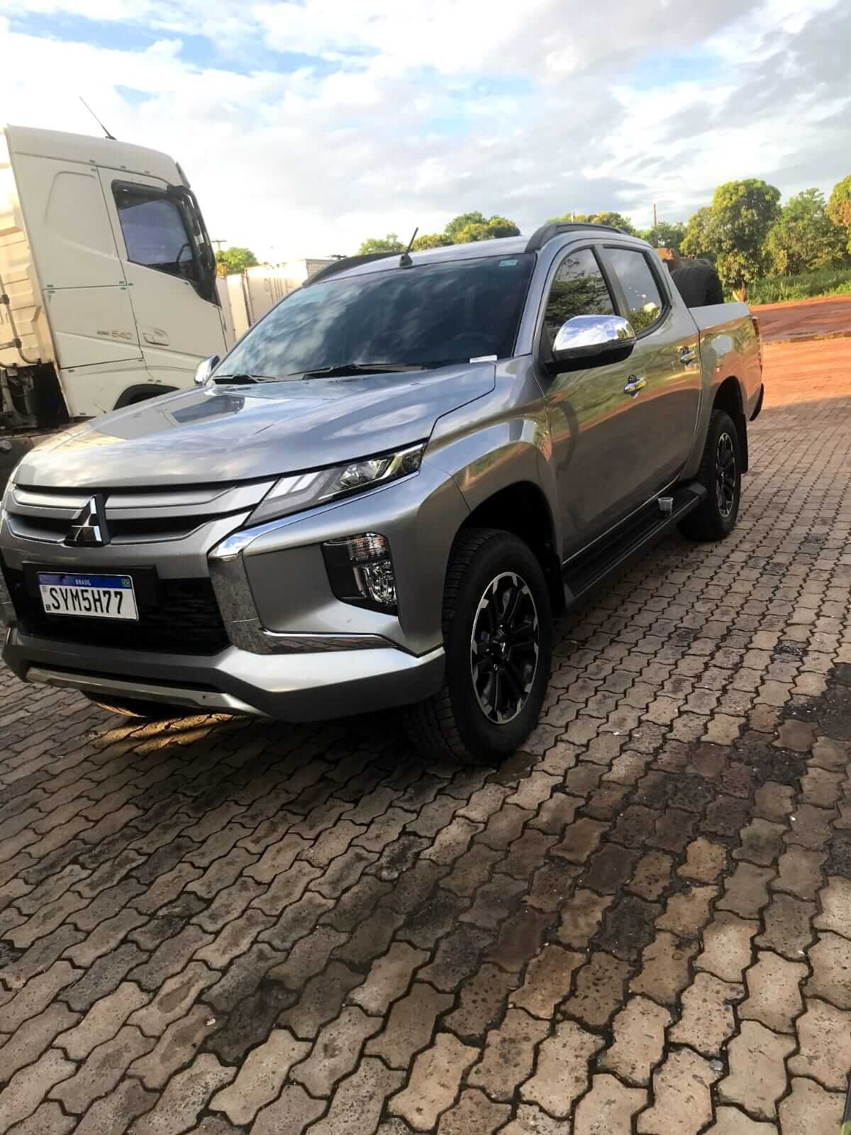 Caminhonete executiva 4x4 para viagens corporativas - Espaço e conforto Alfaville