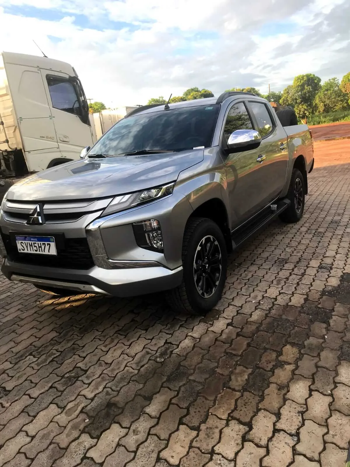 Caminhonete executiva 4x4 para viagens corporativas - Espaço e conforto Alfaville