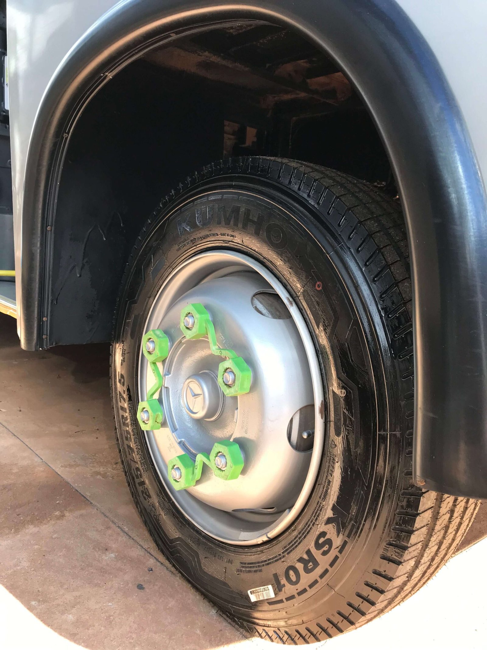 Trava de segurança nas rodas dos ônibus da Alfaville