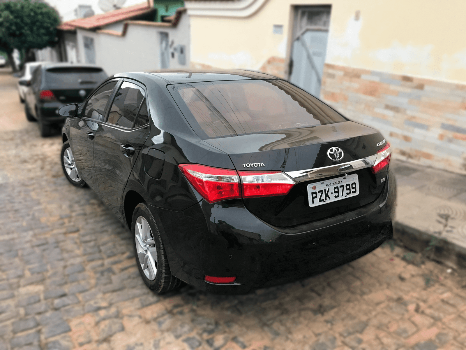 Sedan executivo para emergências 24h
