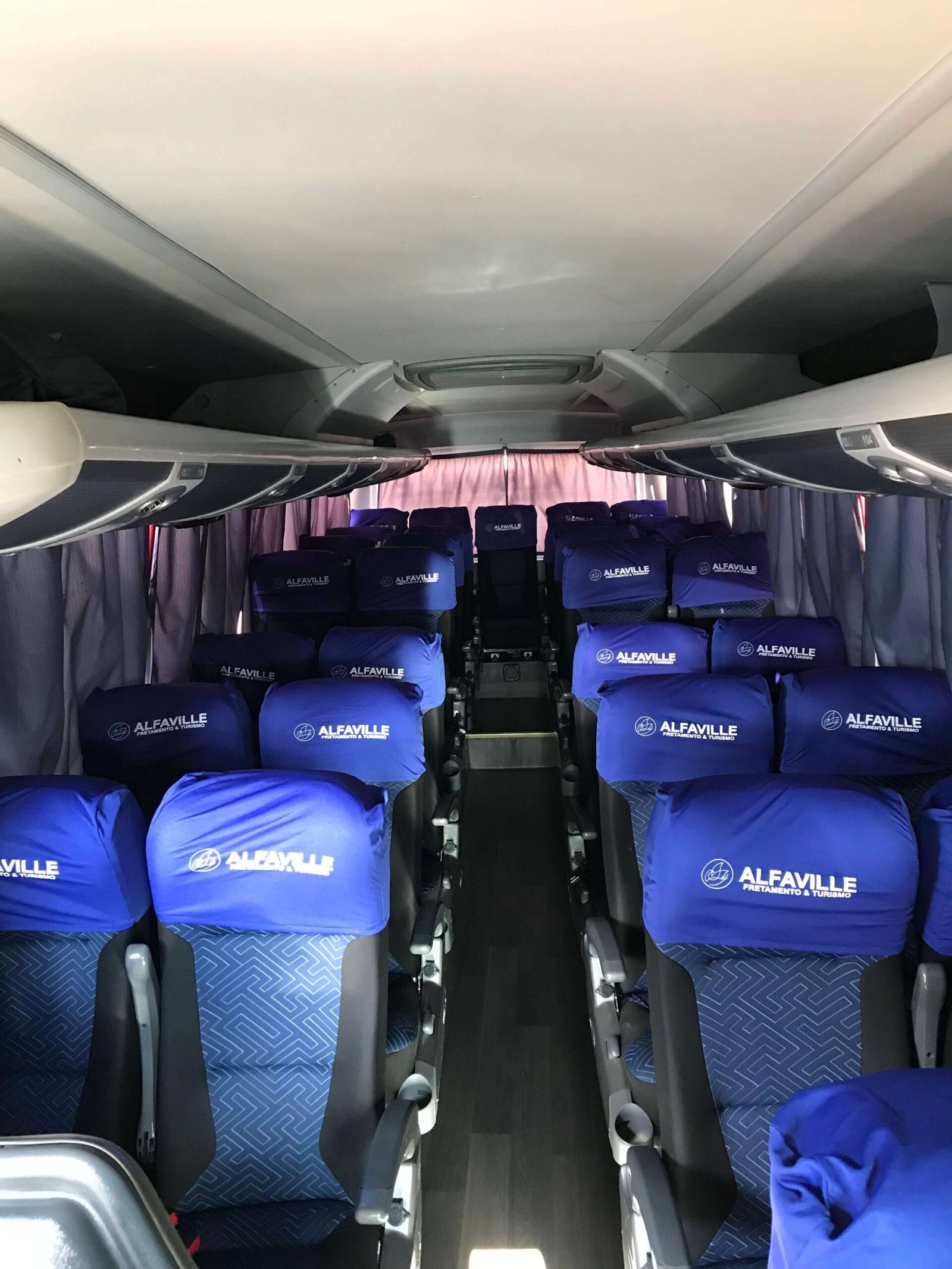 Micro-ônibus com 32 lugares climatizados