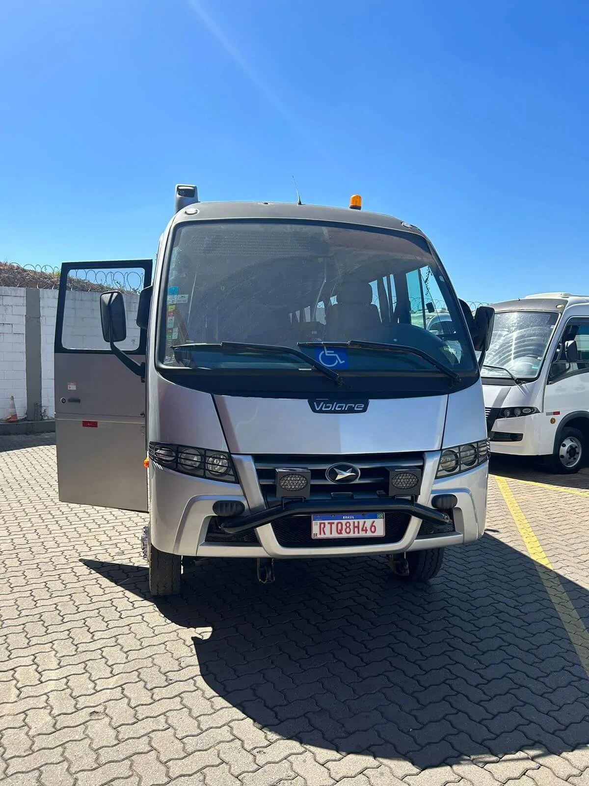 Micro-ônibus 4x4 Alfaville para estradas rurais e mineradoras