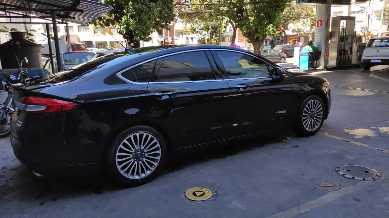 Sedan executivo para translado em Confins