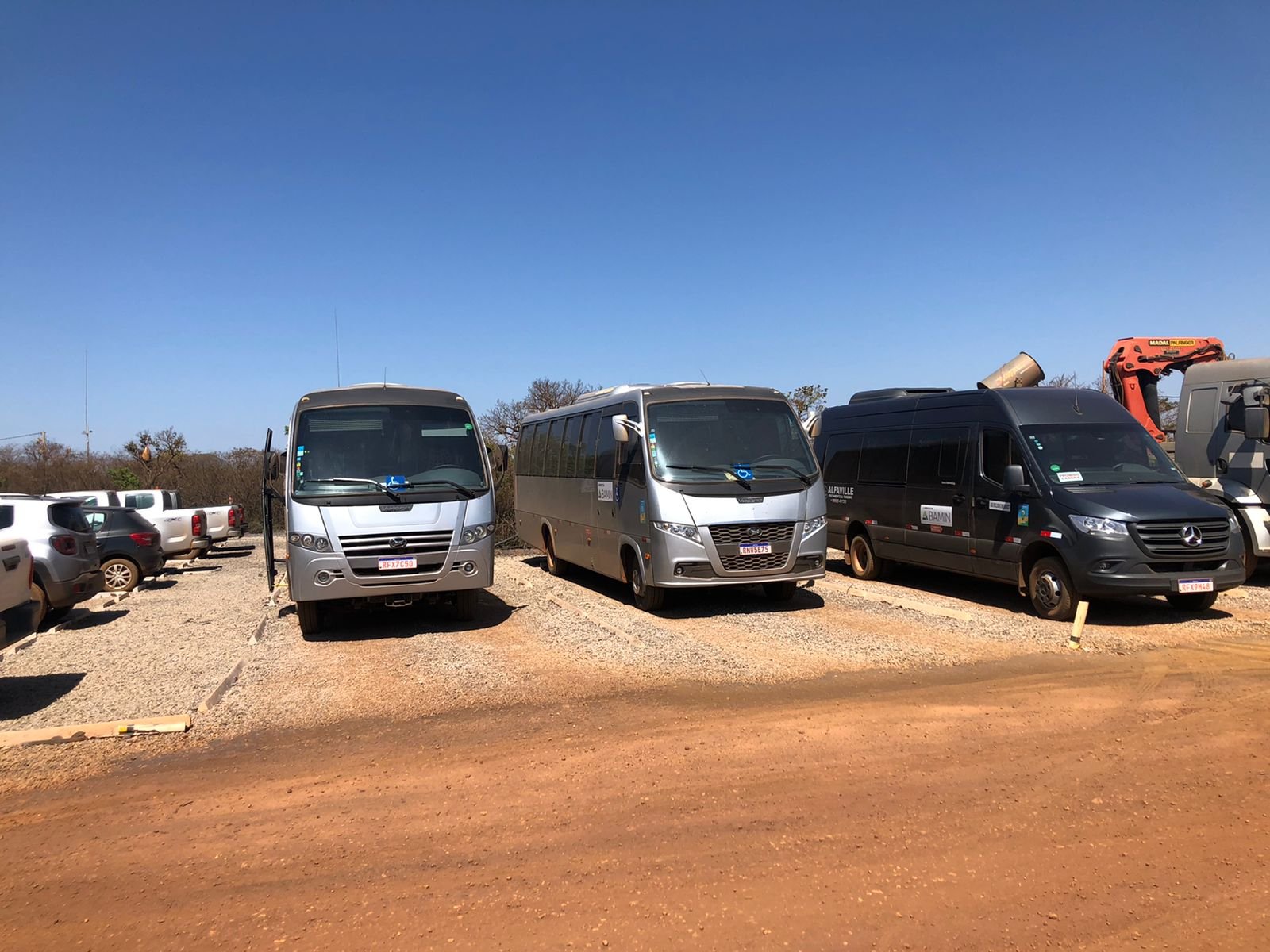 Ônibus da Alfaville Turismo em serviço de fretamento em andamento